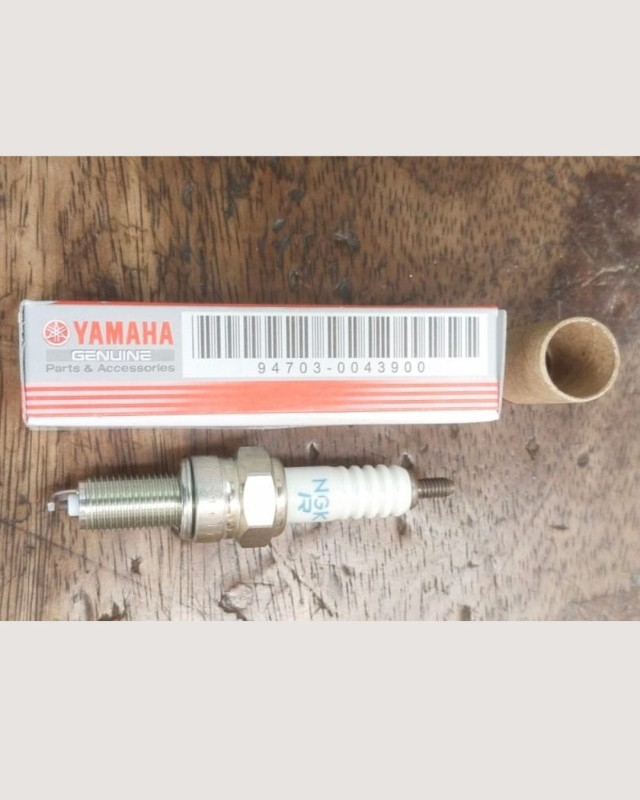 Original Yamaha Spark Plug For R15 / MT 15 (1 Piece), 94703-0043900