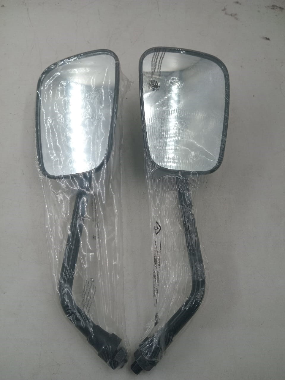 Bajaj Avenger 160 Stock Looking Glass