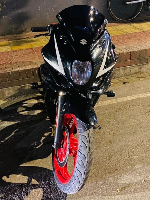 Suzuki gixxer sf deals old