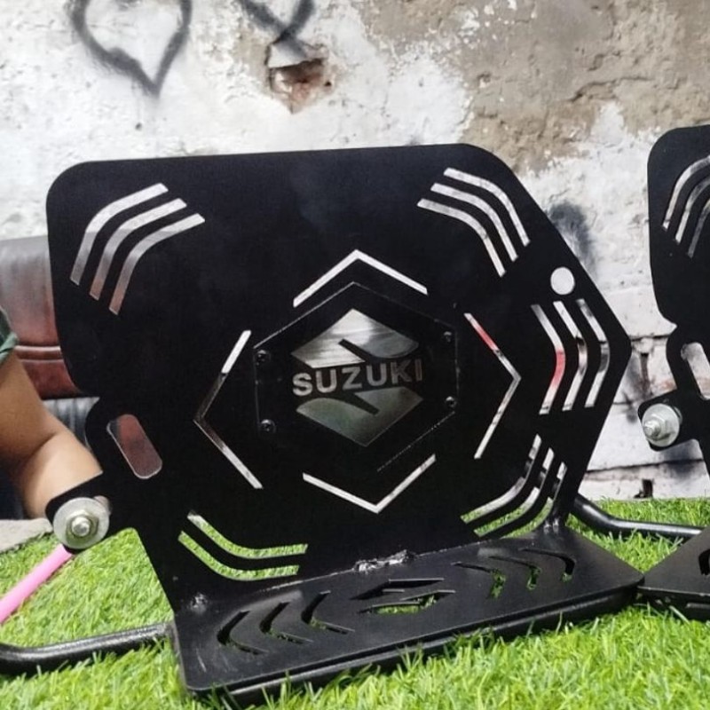 Saree guard / Ladies footrest Suzuki Gixxer