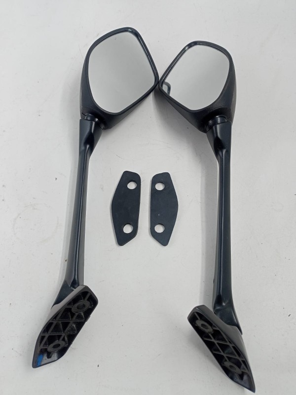 Suzuki Gixxer SF Looking Glass