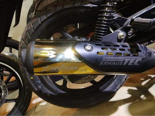 Pulsar 150 hot sale silencer cover