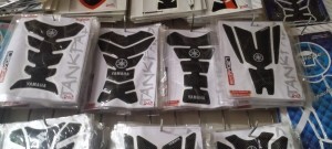 Carbon tank pad - Yamaha, bajaj, Suzuki